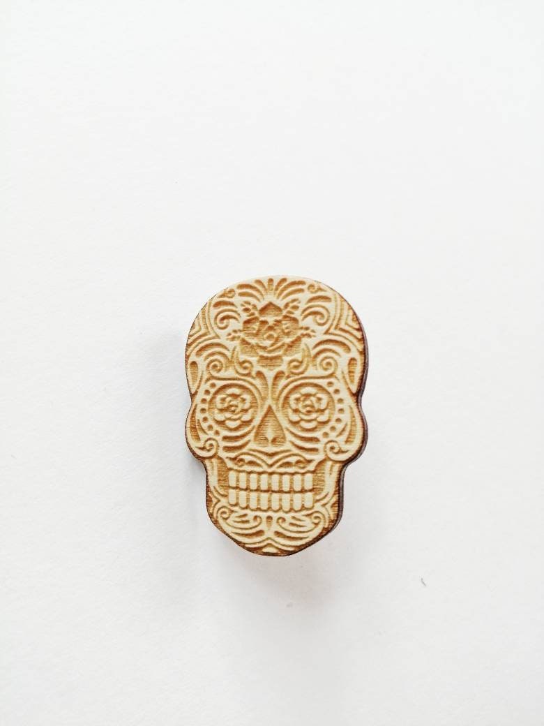 Holz Rose Zucker Schädel Stift Abzeichen, Räumung von ZooniverseDesigns