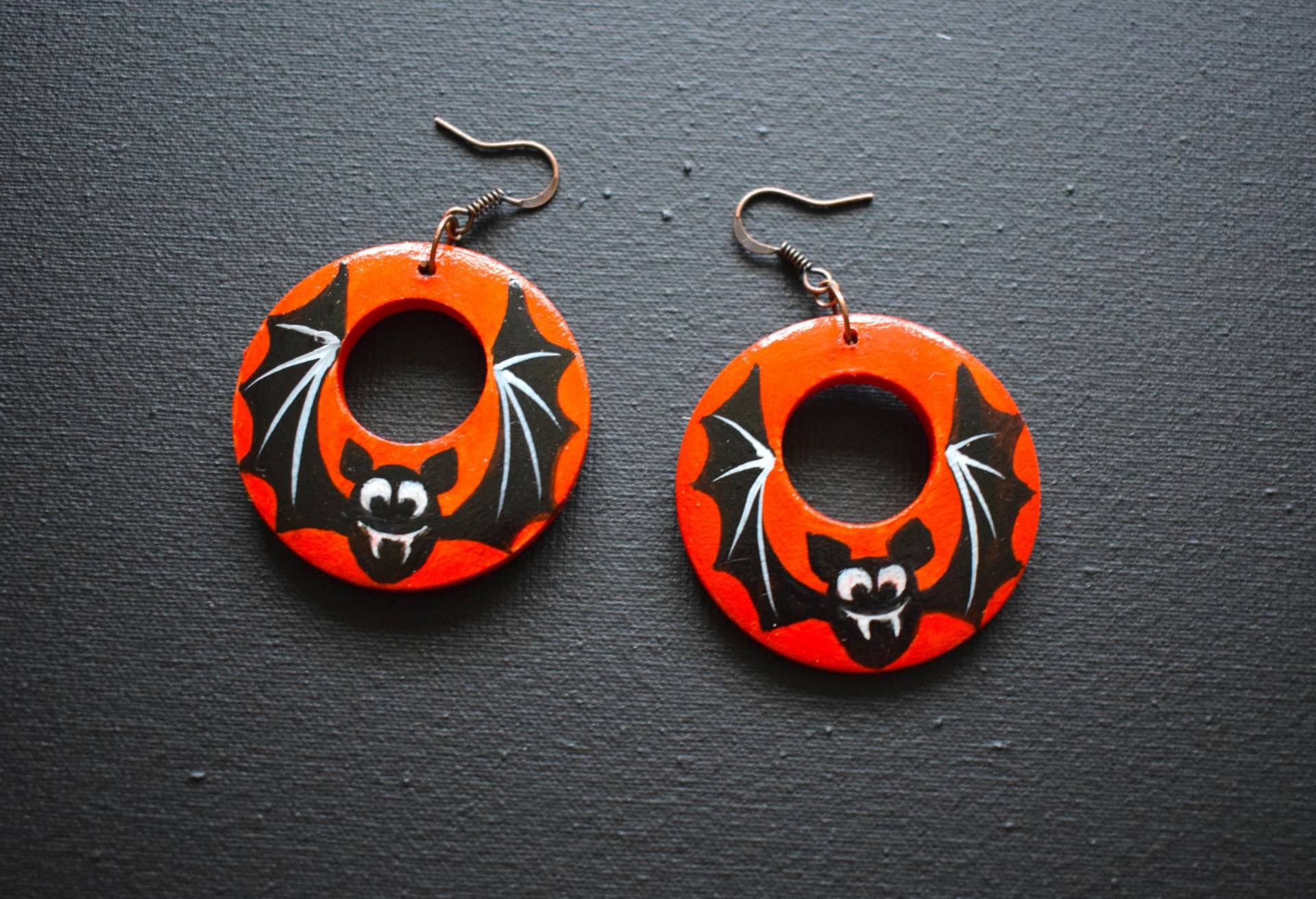 Halloween Ohrringe Malerei.handgefertigte Hölzerne Halloweenohrringe Fliegen Maus Handbemalter Schmuck Halloween Ohrringe Malerei.handgefertigte Hölzerne Halloweenohrringe Fliegen Maus Handbemalter Schmuck von ZoraArt