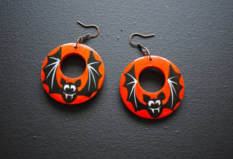 Halloween Ohrringe Malerei.handgefertigte Hölzerne Halloweenohrringe Fliegen Maus Handbemalter Schmuck Halloween Ohrringe Malerei.handgefertigte Hölzerne Halloweenohrringe Fliegen Maus Handbemalter Schmuck von ZoraArt
