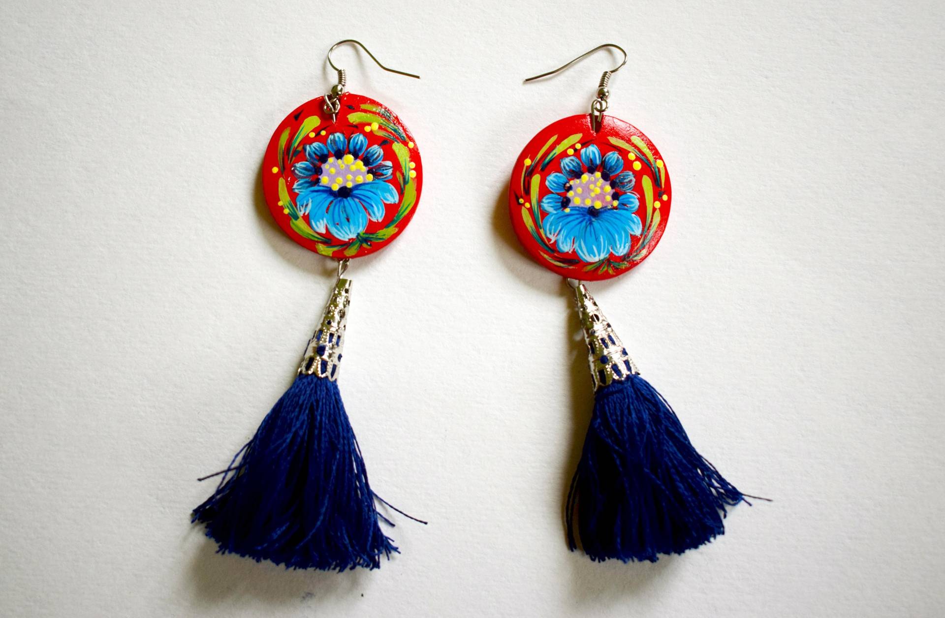 Handbemalte Rote Holzohrringe Boho Quastenschmuck Handbemalte Rote Holzohrringe Boho Quastenschmuck von ZoraArt