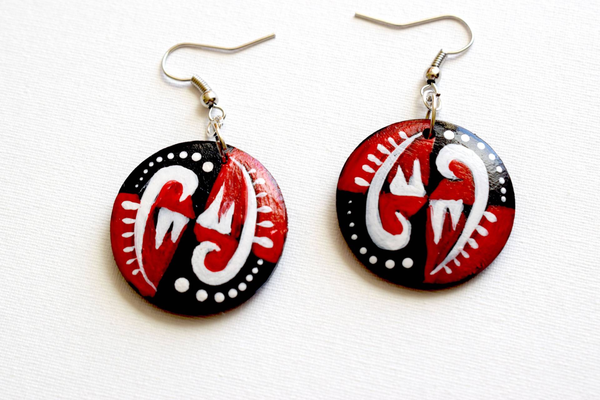 Handgemachte Ohrringe Aus Bemaltem Holz Rot Schwarz Folklore Schmuck Handgemachte Ohrringe Aus Bemaltem Holz Rot Schwarz Folklore Schmuck von ZoraArt