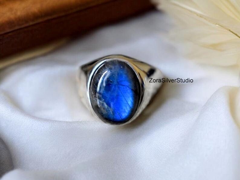Blauer Labradorit Siegelring, 925 Sterling Silber, Unisex Design von ZoraSilverStudio