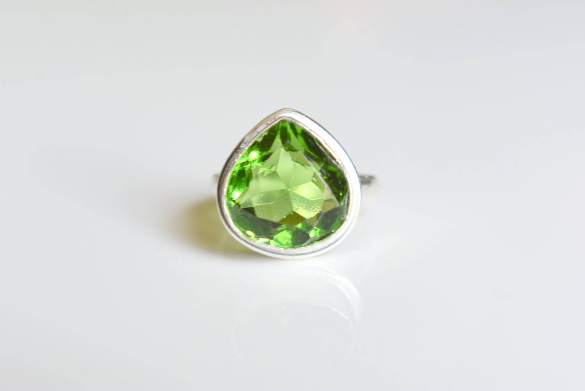 Peridot-Ring, 925 Sterling Silber, Peridot-Edelstein-Ring, Peridot-Silberring, Damen-Schmuck-Geschenk #b488 von ZoraSilverStudio