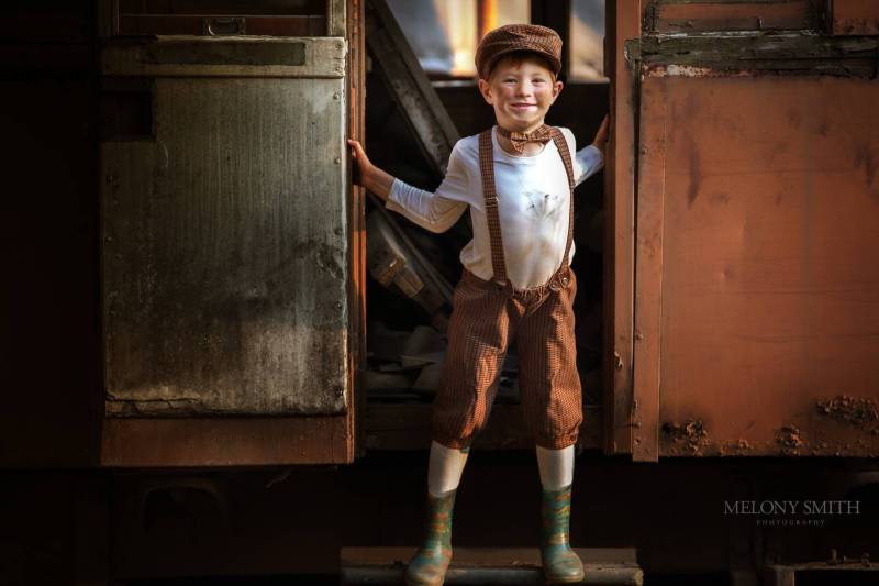 Jungen Outfit Braun Ringträger Baby Mütze Zeitungsjunge Säugling Shorts Mit Strapse Und Fliege Kleinkind Hochzeits-Outfit Hut von ZoranApparel