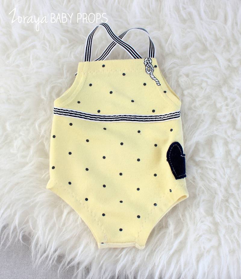 Gelb Gepunkteter Neugeborener Strampelanzug Ostern Frühling Fotorequisite von ZorayaBabyProps