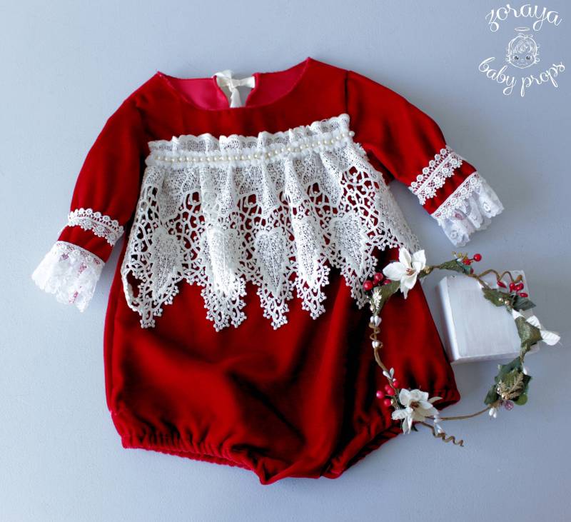 Roter Samt Strampler Mit Spitze & Beeren Krone - Baby Foto Requisite | 9-12 M von ZorayaBabyProps