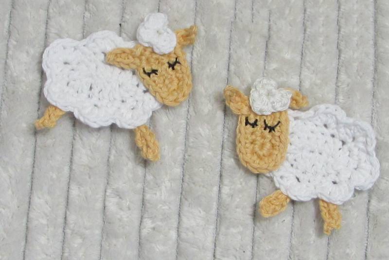 Häkelapplikation Schäfchen Aufnäher Set Sanfte Lämmchen Weiß Oder Schwarz von ZuckerWolle