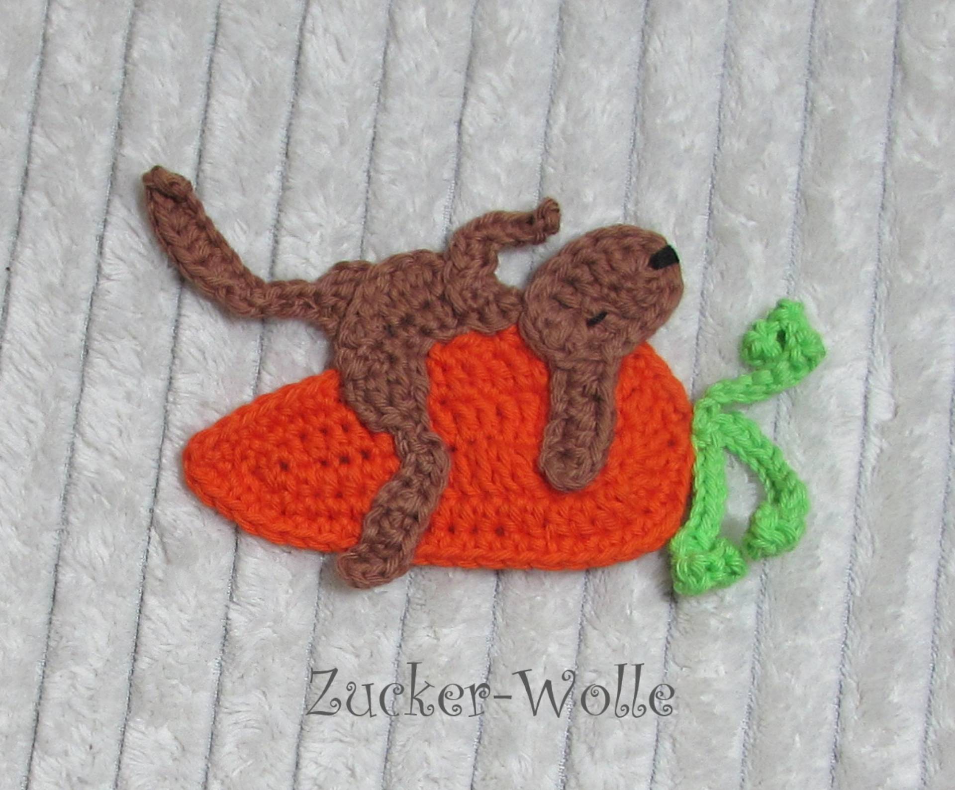 Hase Häschen Mit Möhre Häkelapplikation von ZuckerWolle