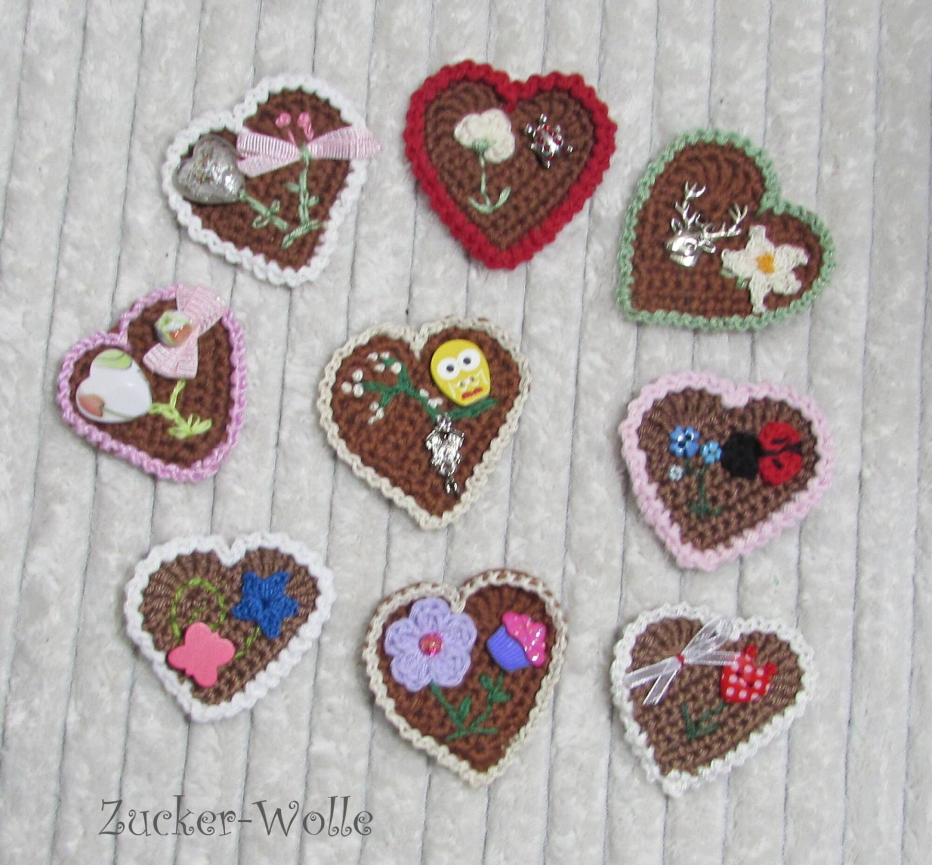 Oktoberfest Trachten Landhaus Bayern Herzchen Häkelapplikation von ZuckerWolle