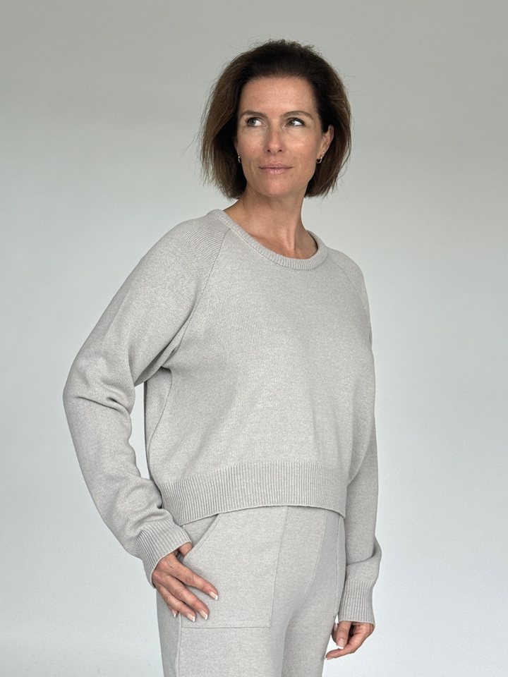 Zuckerwatte Rundhalspullover modisch kurze Form aus Merino Cashmere Mix Zuckerwatte Rundhalspullover modisch kurze Form aus Merino Cashmere Mix von Zuckerwatte