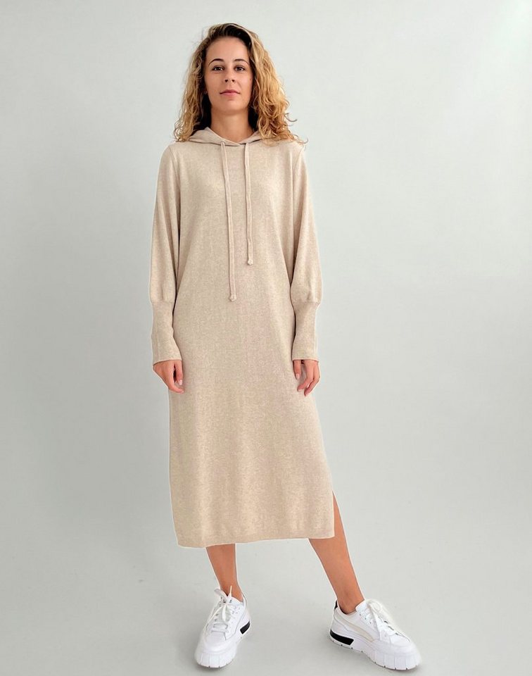 Zuckerwatte Strickkleid mit Kapuze aus Merino Viskose mit Cashmere von Zuckerwatte