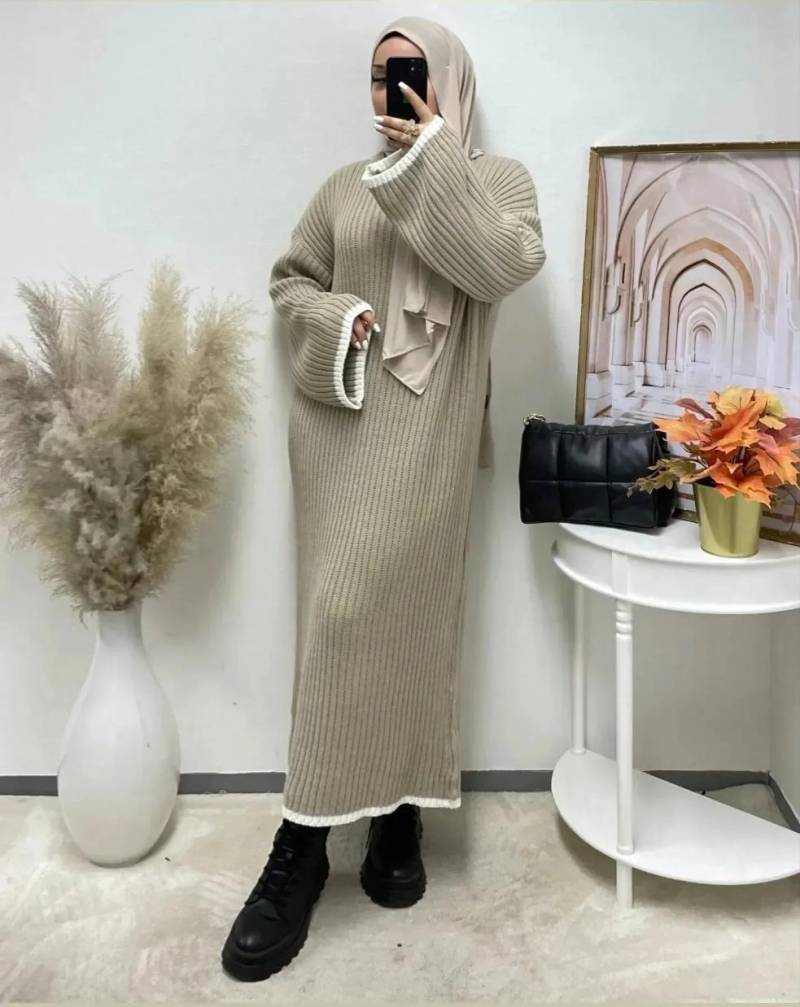 Damen Strickkleid Mit Weiten Ärmeln von ZuemraNisaMode