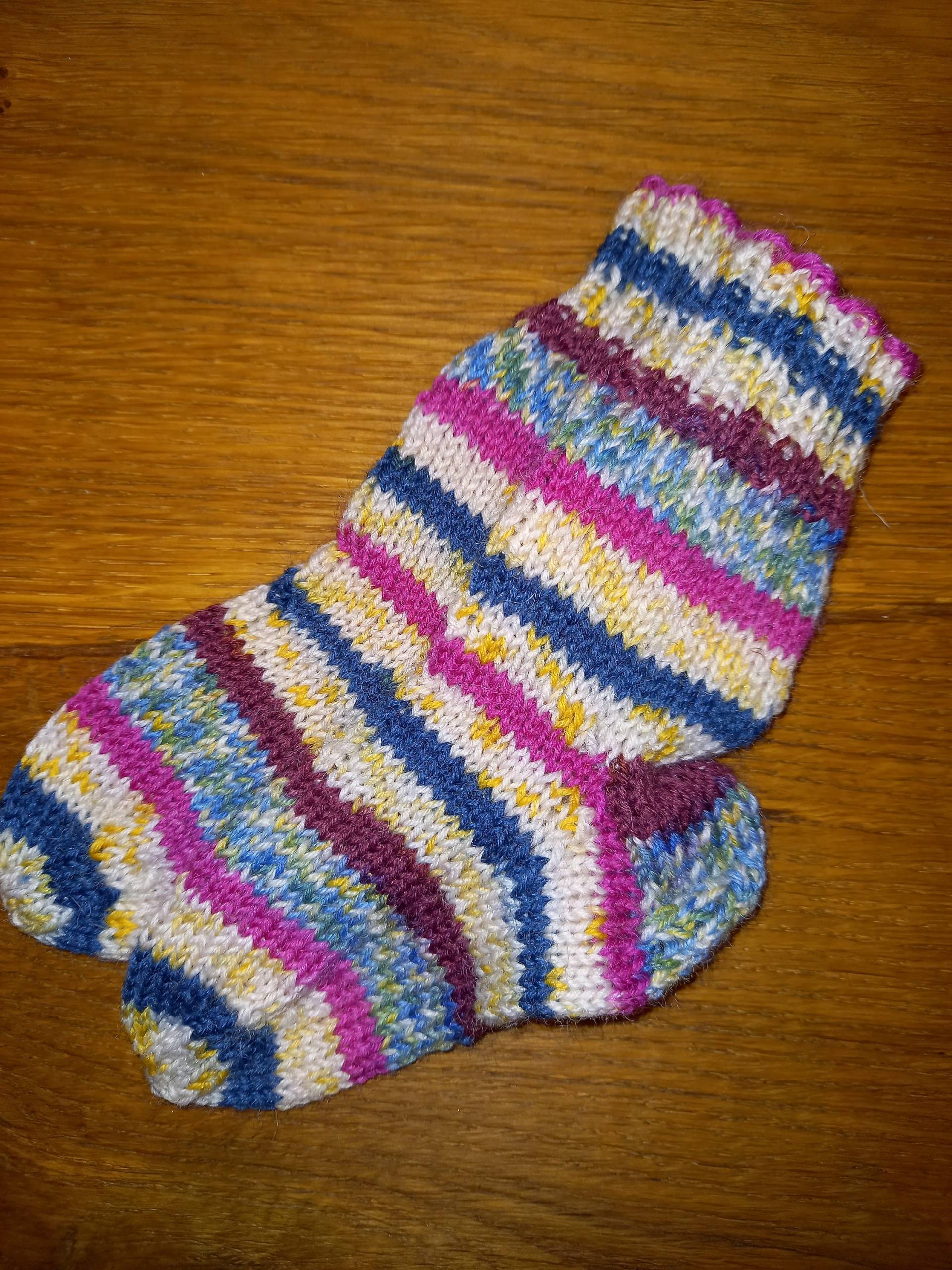Gestrickte Baby-Socken - Gr. 20 Gestrickte Baby-Socken - Gr. 20 von Zugenaeht
