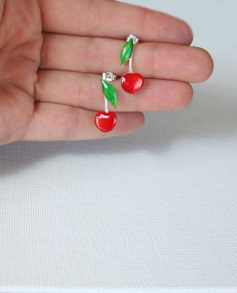 Juicy Cherry -Handgefertigte Ohrringe Sterling Silber 925-Handbemalte Ohrstecker-Originale Malerei Juicy Cherry -Handgefertigte Ohrringe Sterling Silber 925-Handbemalte Ohrstecker-Originale Malerei von ZuluAndLulu