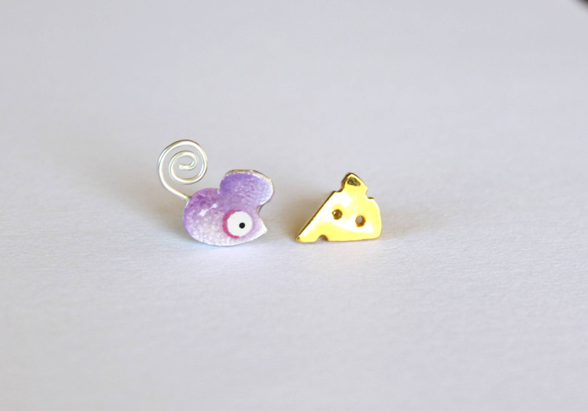 Maus Und Käse - Ohrstecker-sterling Silber Vergoldet-Bemalt Mit Acrylfarbe-Lila-Tier-Süße-Pin Ohrringe-Kleine-Maus Ohrringe-Lustig Maus Und Käse - Ohrstecker-sterling Silber Vergoldet-Bemalt Mit Acrylfarbe-Lila-Tier-Süße-Pin Ohrringe-Kleine-Maus Ohrringe-Lustig von ZuluAndLulu