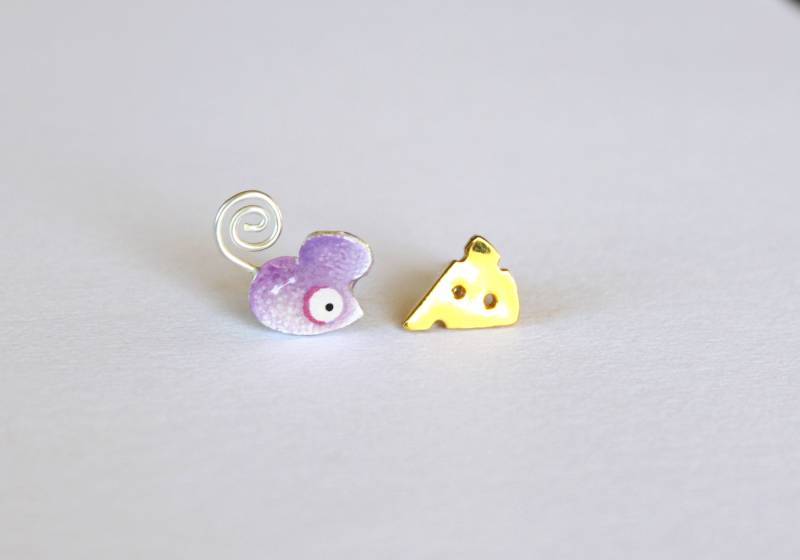 Maus Und Käse - Ohrstecker-sterling Silber Vergoldet-Bemalt Mit Acrylfarbe-Lila-Tier-Süße-Pin Ohrringe-Kleine-Maus Ohrringe-Lustig Maus Und Käse - Ohrstecker-sterling Silber Vergoldet-Bemalt Mit Acrylfarbe-Lila-Tier-Süße-Pin Ohrringe-Kleine-Maus Ohrringe-Lustig von ZuluAndLulu
