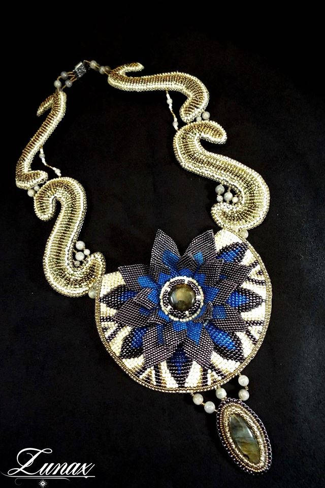 Lotus Flower Beaded Necklace Mit Labradorite - Handgemachter Schmuck Lotus Flower Beaded Necklace Mit Labradorite - Handgemachter Schmuck von ZunaxDesign