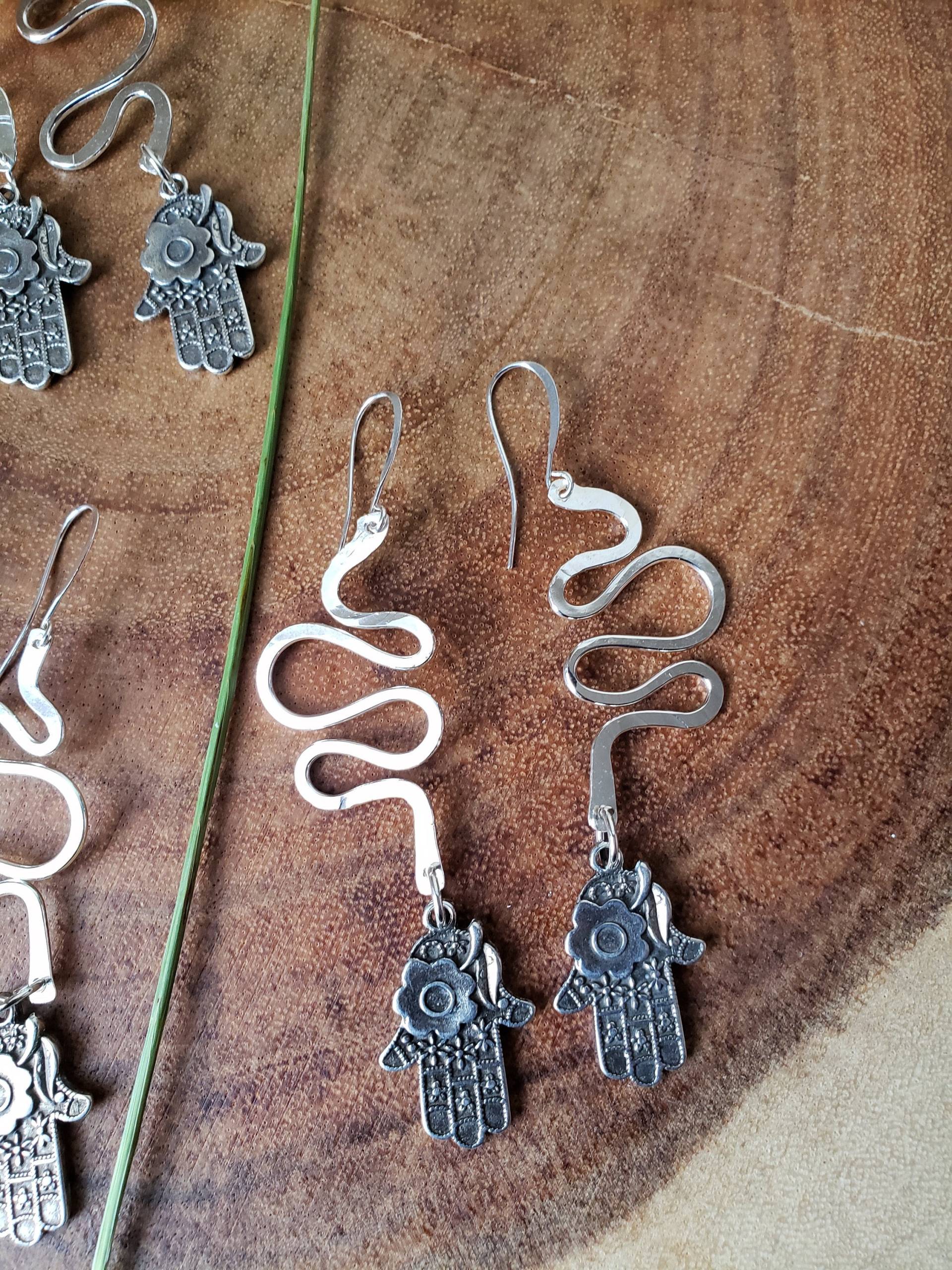 Hamsa Ohrringe. Artsy Wire Wrapped Hand Der Fatima Hamsa Ohrringe. Artsy Wire Wrapped Hand Der Fatima von ZuriAkachiBoutique