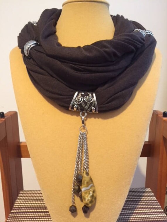 Braun Stricken Infinity Schal, Schal Halskette, Naturstein Ozean Jaspis Bronzite Braune von ZuriDesignsBoutique