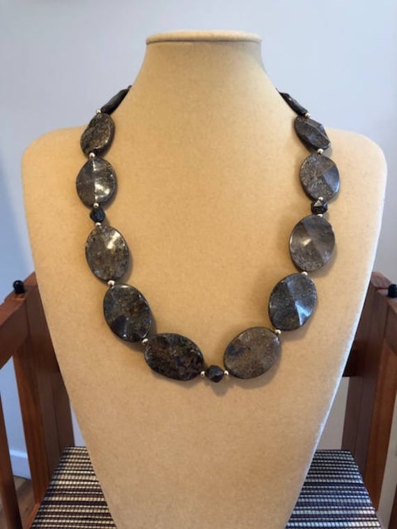 Bronzit Große Stein Halskette, Bronzite Braunsteinhalskette, Naturstein Semi-Edel-Halskette von ZuriDesignsBoutique