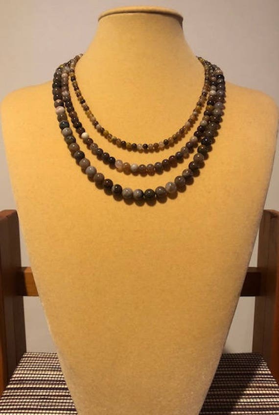 Dreifach-Strang Holz Achat Halskette, Triple Strang Perlen Perle Halskette von ZuriDesignsBoutique