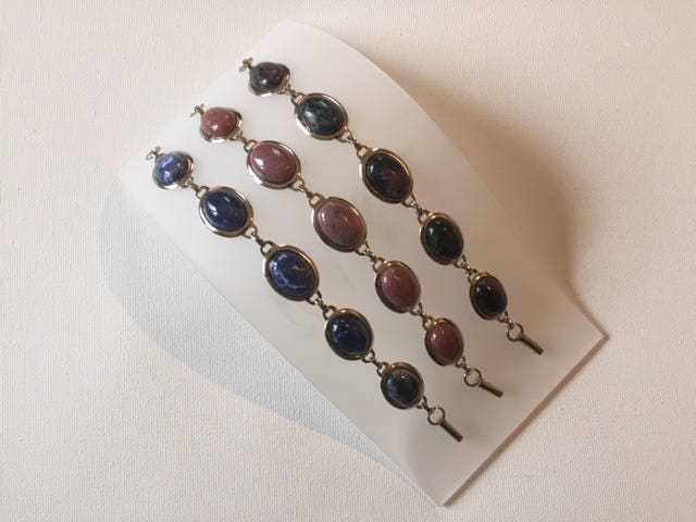 Ovale Edelstein Armband, Halbedelstein Sodalit Zoisite Rhodonit Armband von ZuriDesignsBoutique