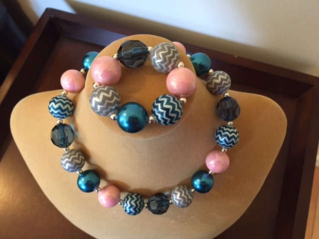 Rosa, Set Türkis Und Grau Klobige Kinder Halskette Armband, Kinderschmuck, Schmuck-Set, Bubblegum Perle Schmuck von ZuriDesignsBoutique