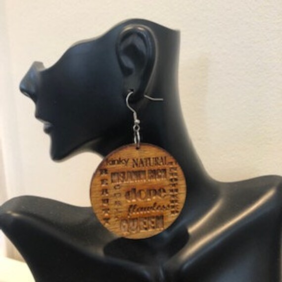Schwarzer Stolz Holz Anhänger Ohrringe, Schwarz Stolz Schwarze Königin Holz-Anhänger-Ohrringe, Melanin Ohrringe von ZuriDesignsBoutique
