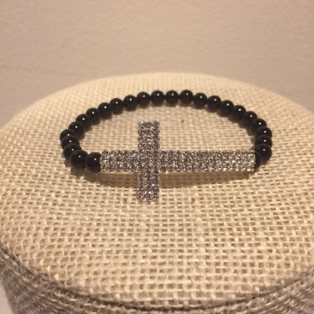 Strass Kreuz Perlen Stretch Armband, Stretch-Armband, Religiöse Armband von ZuriDesignsBoutique