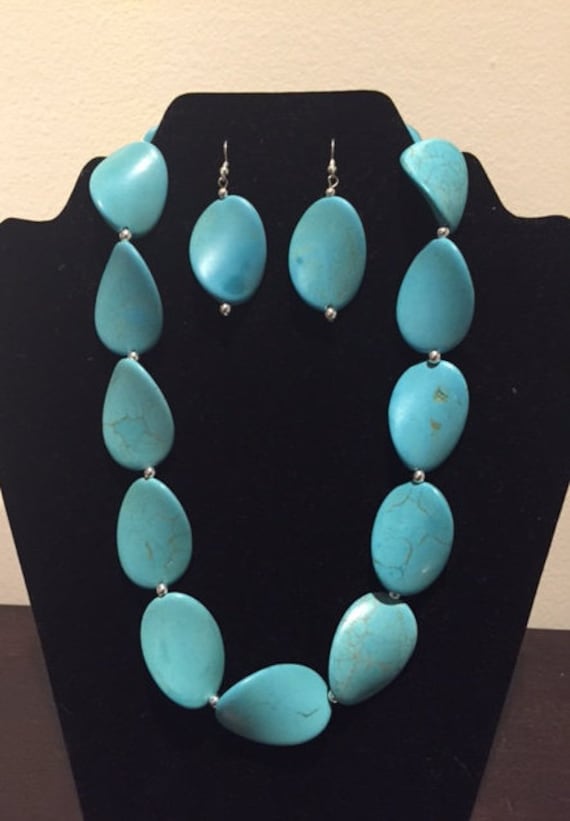 Türkis Blau Magnesit Twisted Oval Halskette Und Ohrringe Set, Blaue Schmuck-Set, Große Stein Schmuck-Set von ZuriDesignsBoutique