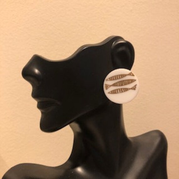 Vintage Glas Cabochon Fisch Motiv Ohrstecker, Große Ohrringe von ZuriDesignsBoutique