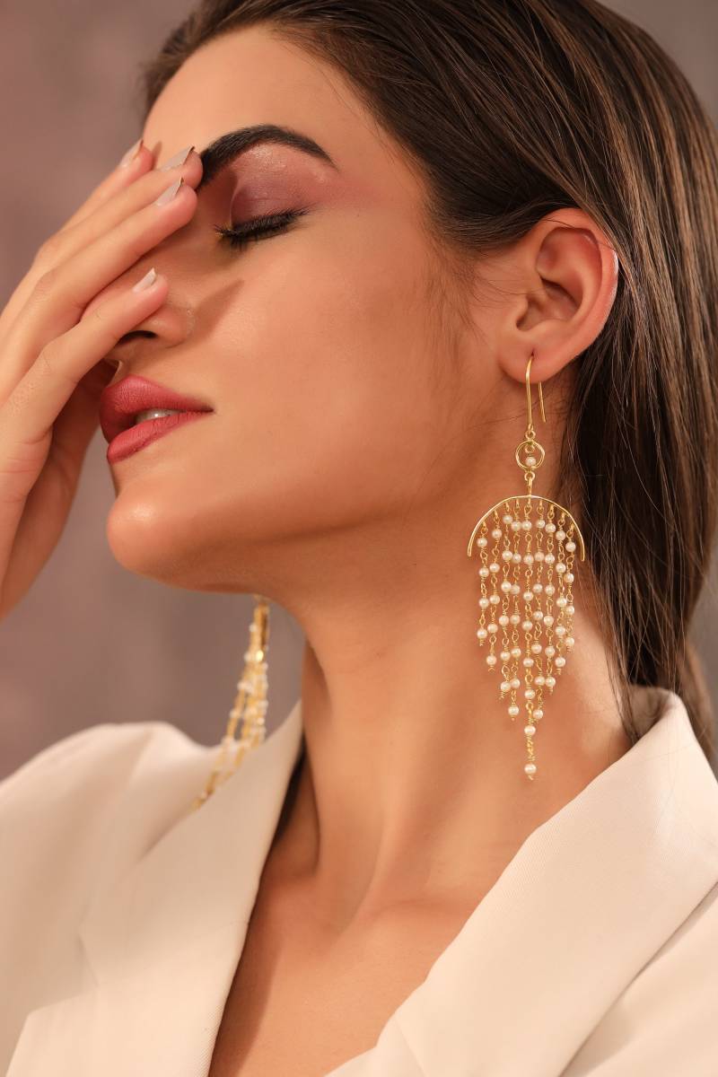 Perle Baumeln Ohrring. Boho Perlen Ohrringe Für Frauen. Leichte Lässige Lange Ohrringe. Wunderschöne Ohrhänger. Messing Vergoldet von Zurooh