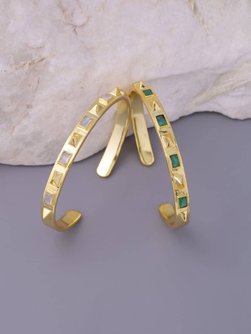 Smaragdgrüner Armreif. Mondstein Vergoldet. Statement Designer Armreifen, Manschetten, Armbänder in Messing von Zurooh