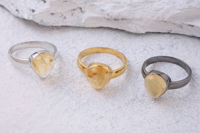 statement Ring Mit Citrin. Natürlicher Edelstein in Silber 925. Boho Gold Großem Cabouchon Kristall. Dreieck Form Kristall Ring von ZuroohSilver
