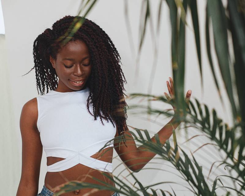 Weißes Baumwoll Crop Top, Ausschnitt Krawatte Taille, Ärmellos von ZuzannaSol