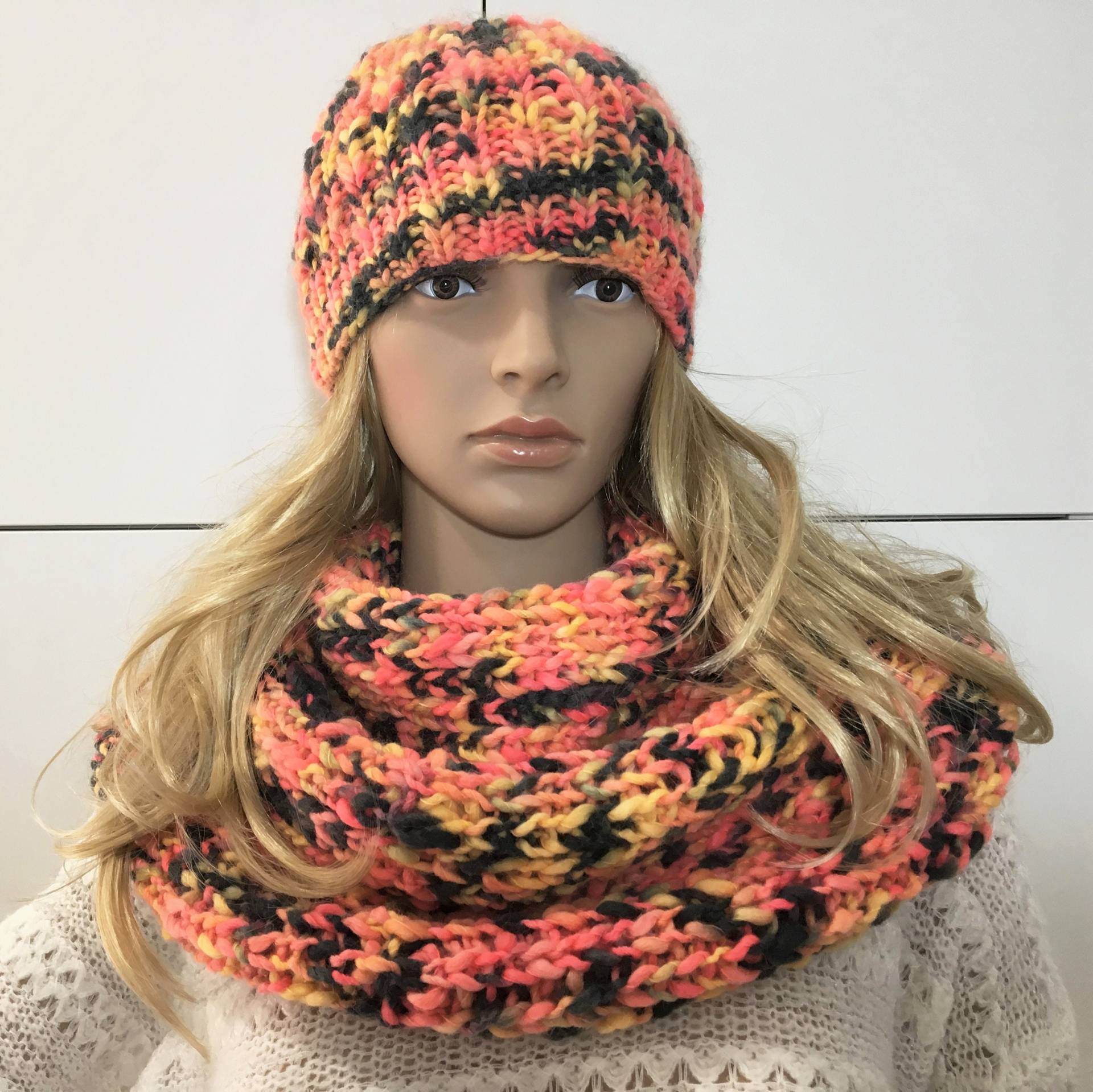 Hut Und Doppelt Twist Infinity Schal Handarbeit Stricken Set, Mütze Set - Sku Swysb57235-2 von ZuzisStudio