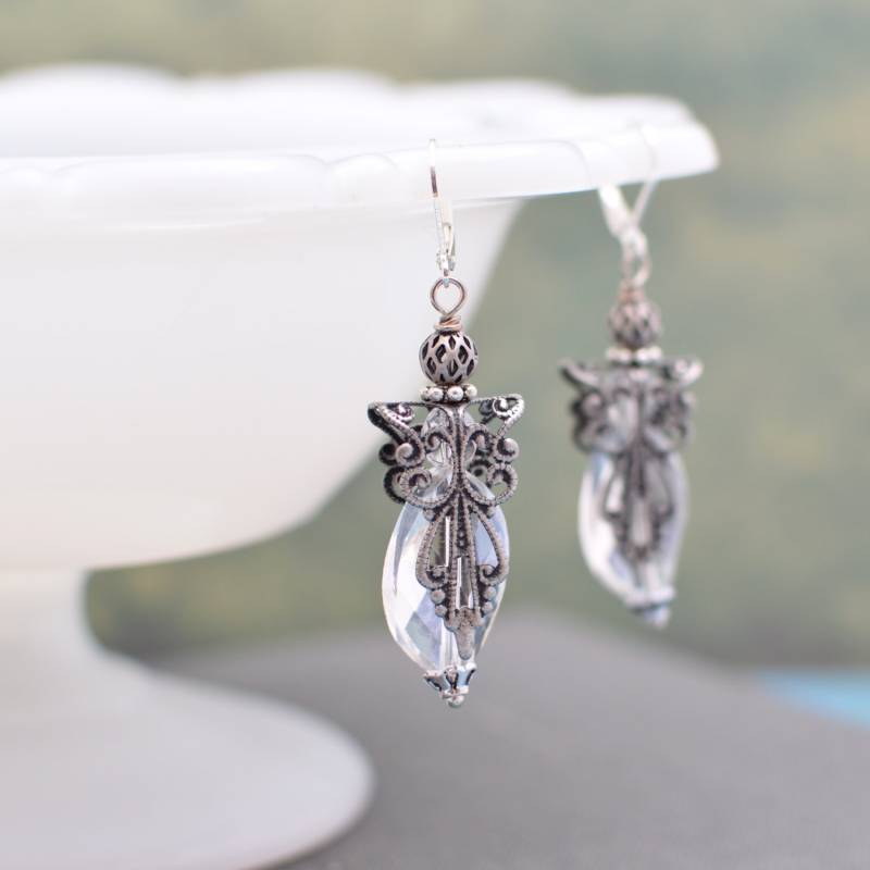 Filigrane Und Crystal Angel Ohrringe Silber von ZuzusPetalsCreations