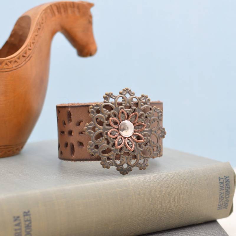 Leder Manschette Armband von ZuzusPetalsCreations