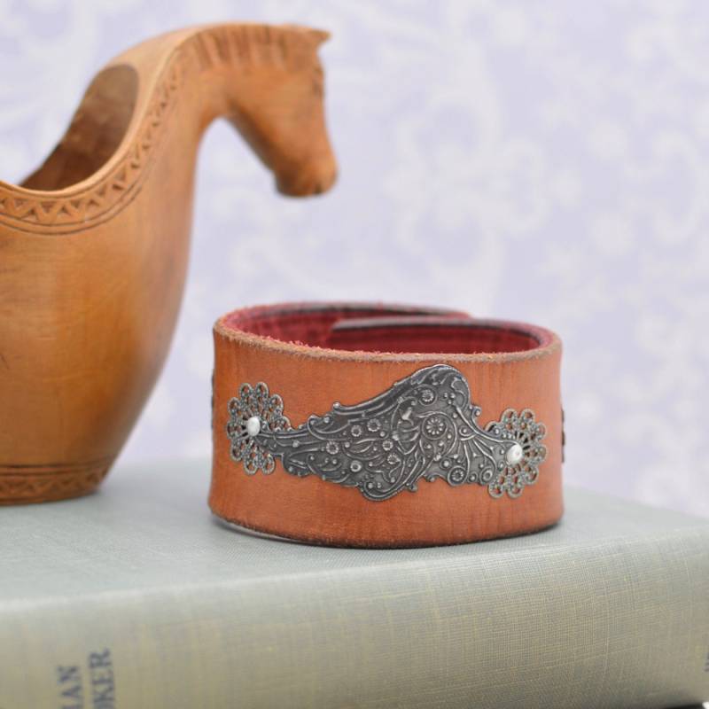 Leder Manschette Armband von ZuzusPetalsCreations