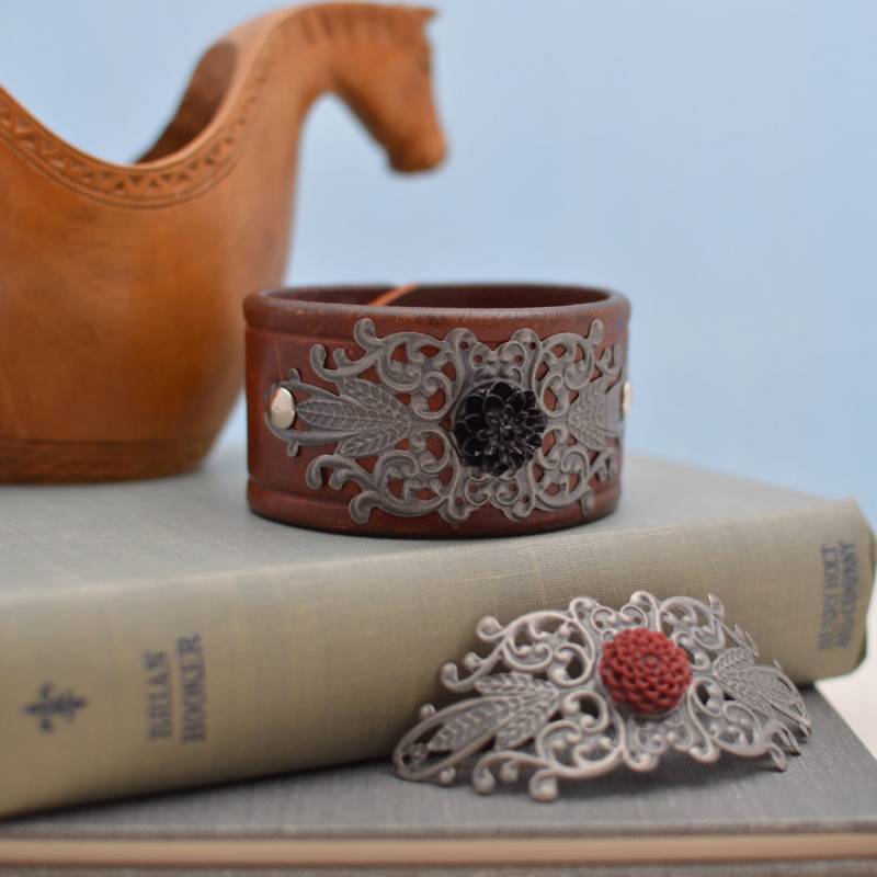 Leder Manschette Armband von ZuzusPetalsCreations