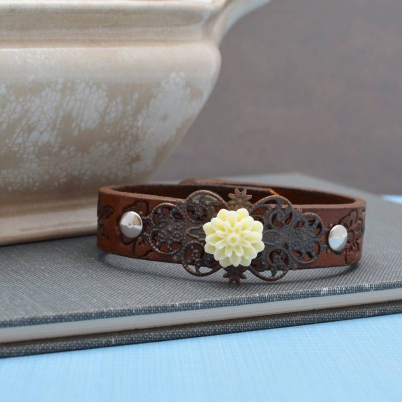 Lederarmband von ZuzusPetalsCreations