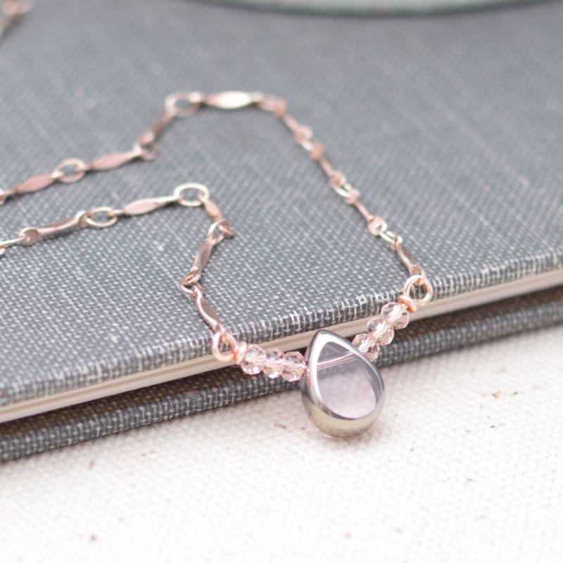 Rosa Und Rose Gold Teardrop Bar Halskette von ZuzusPetalsCreations