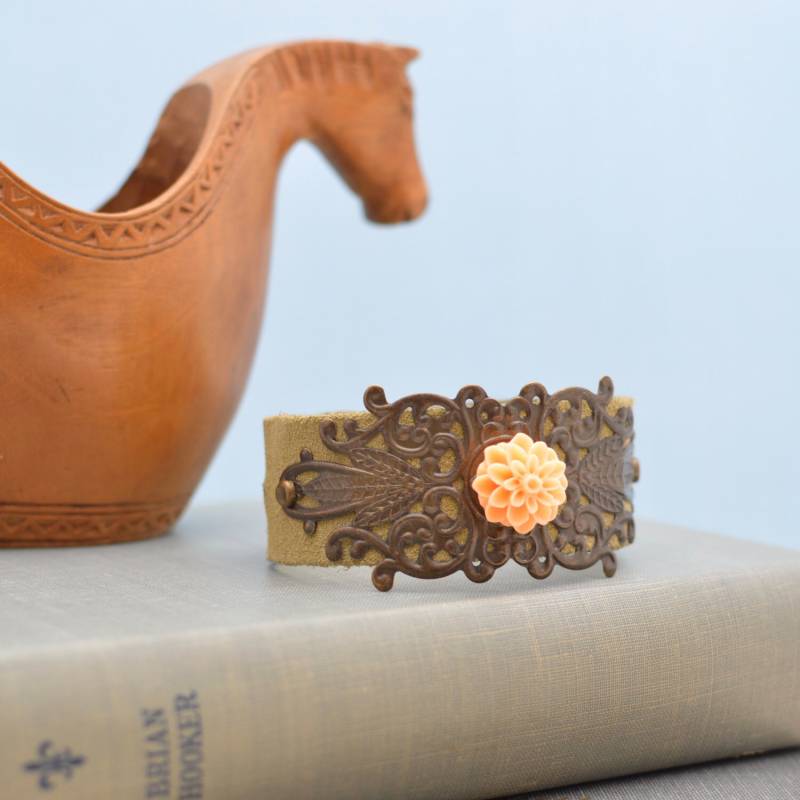 Wildleder Manschette Armband von ZuzusPetalsCreations