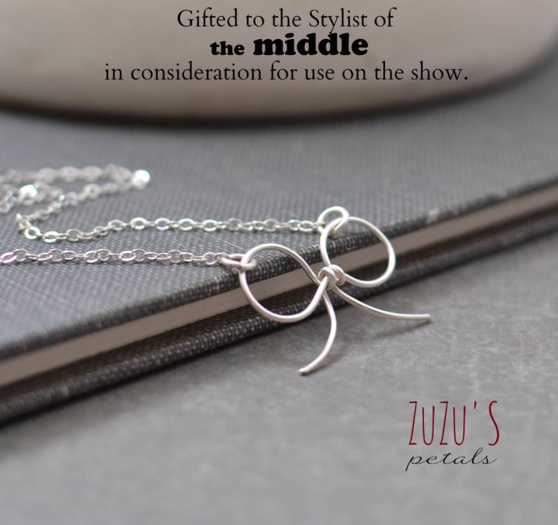 sterling Silber Bowtie Auf Kette Halskette Mit Draht Zierliche Elegante Handgemachte von ZuzusPetalsCreations