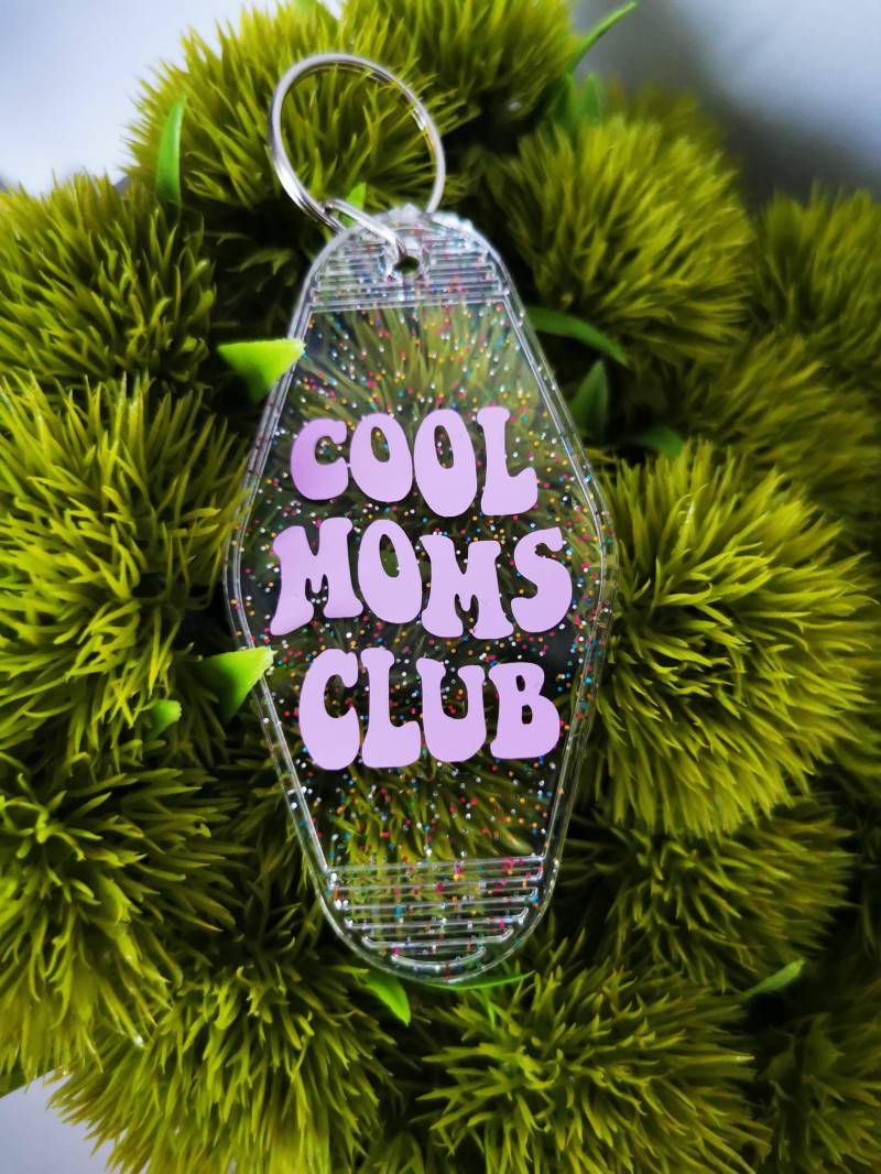 Schlüsselanhänger „Cool Moms Club" - Retro Motel Keychain Geschenk Mama Bag Charm von ZweiartigKlebekunst