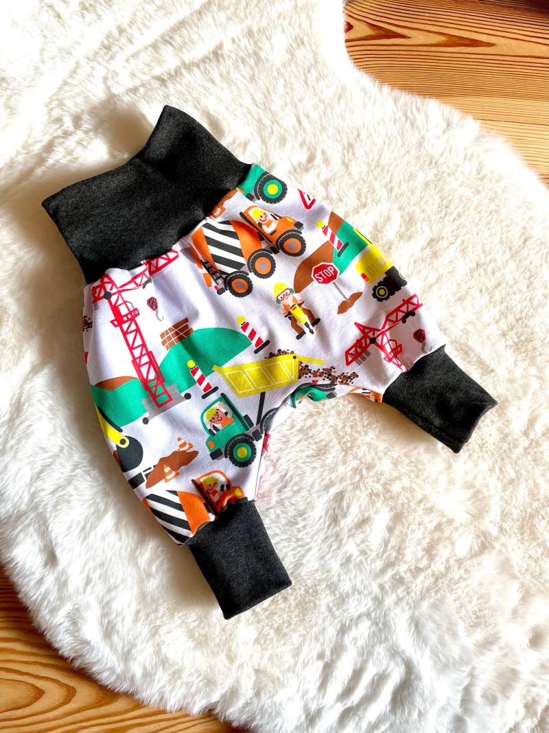 Pumphose 44-122 Baustelle | Kran Bagger Laster Hose Kinder Frühchen Baby Mädchen Junge Mitwachshose Geschenk Geburt von ZwergenNaehstuebchen