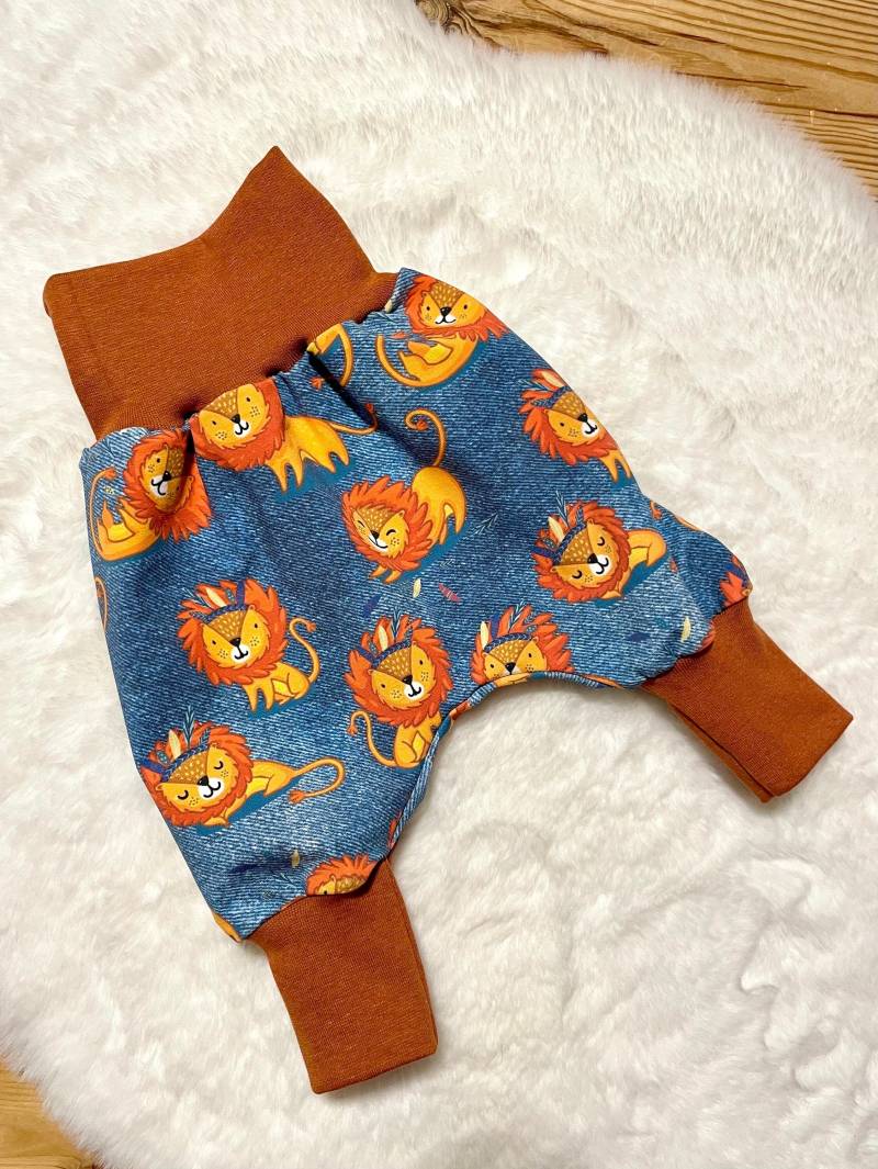 Pumphose 44-122 | Kleiner Löwe Jeans Hose Kinder Frühchen Baby Mädchen Junge Mitwachshose Geschenk Geburt Haremshose von ZwergenNaehstuebchen
