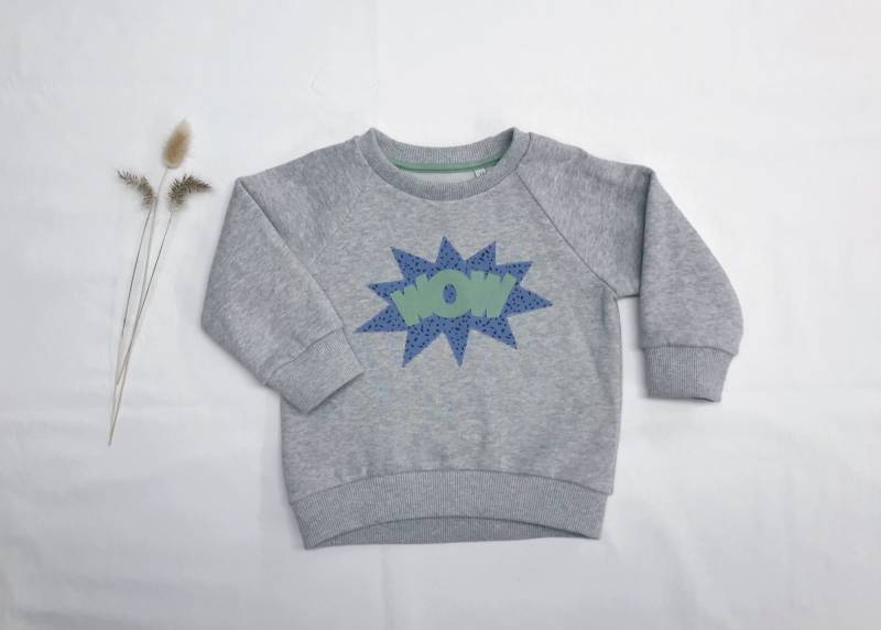 Hellgrau Melierter Sweatpulli Aus Biobaumwolle Mit Wow Applikation von Zwergenkleid