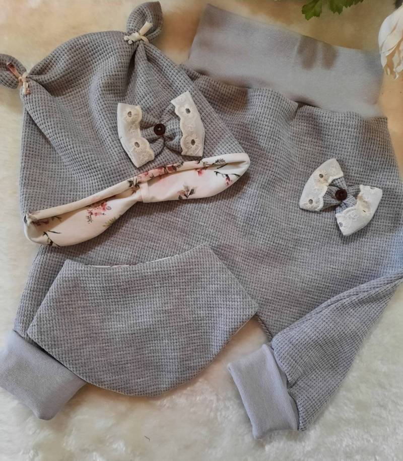 Baby Set Pumphose Mütze Und Tuch Aus Baumwollwaffeljersey von Zwergennaehstube