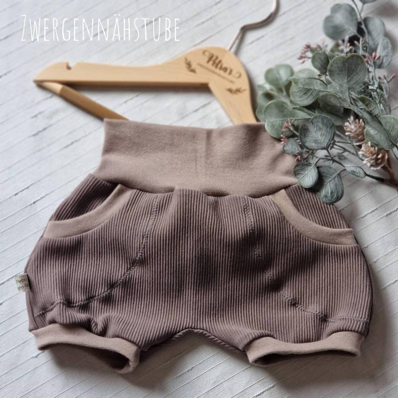 Kurze Pumphose Hellbraun Ribjersey Mit Taschen Sommerhose Babyhose Kinderhose von Zwergennaehstube
